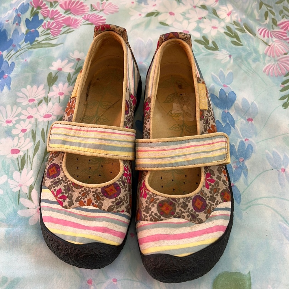 Keen Multicolor Patterned Flats
